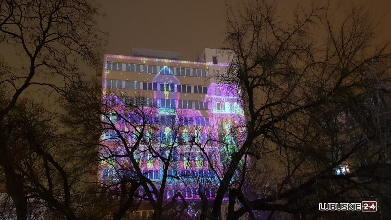 4/10 Video mapping na 