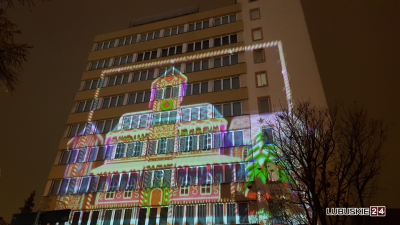 8/10 Video mapping na 