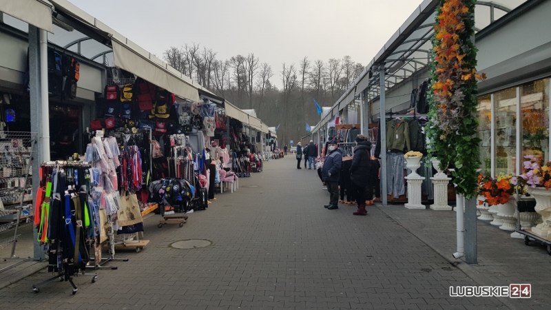 1/11 Bazar w Słubicach świeci pustkami