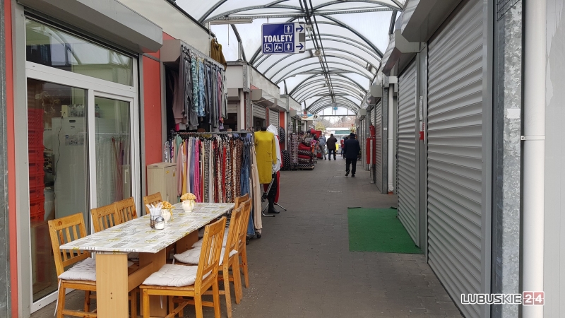 4/11 Bazar w Słubicach świeci pustkami