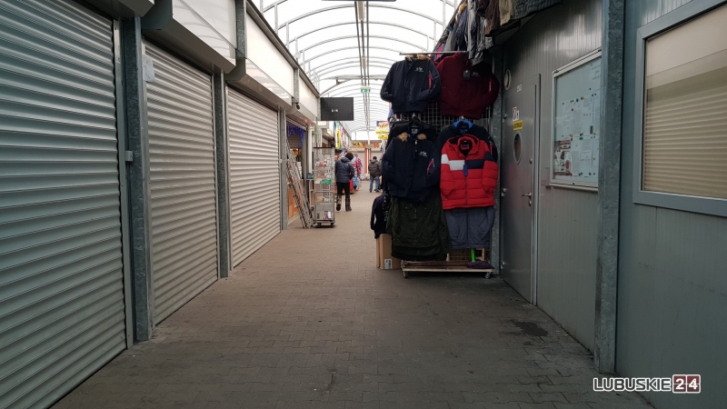 5/11 Bazar w Słubicach świeci pustkami