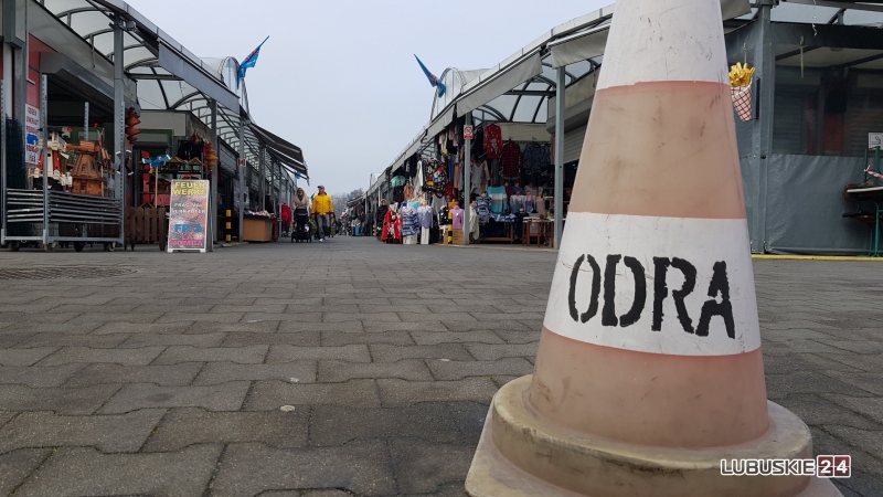 10/11 Bazar w Słubicach świeci pustkami