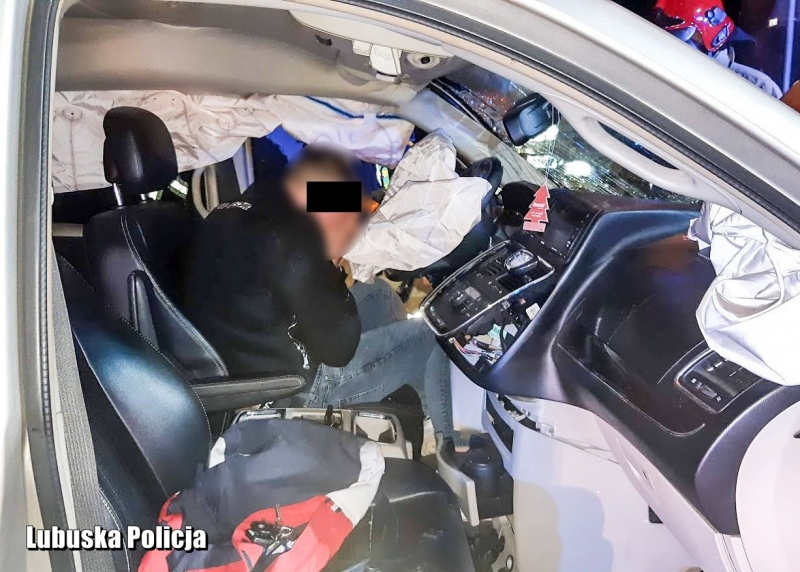 3/7 Policyjny pościg za pijanym 17-latkiem w Zielonej Górze