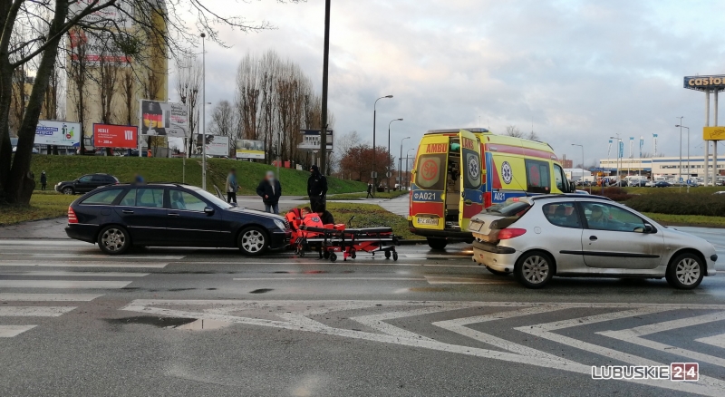 4/5 Potrącenie rowerzystki na rondzie Górczyńskim w Gorzowie