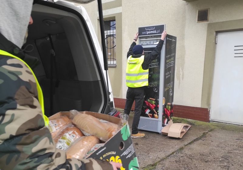 5/5 Społeczna lodówka w Bytomiu Odrzańskim już działa