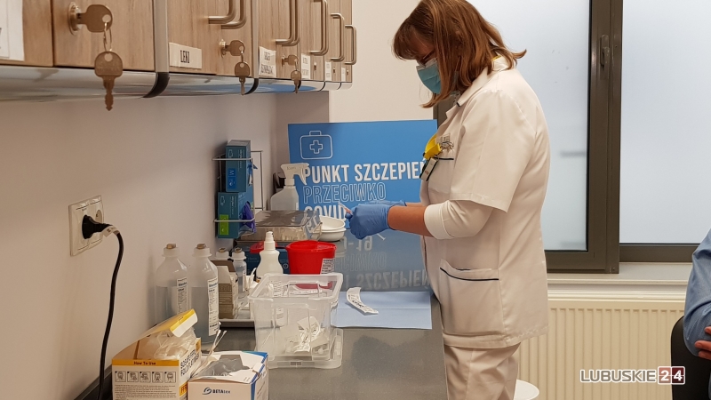 10/11 Szczepienia przeciwko COVID-19 w szpitalu w Gorzowie