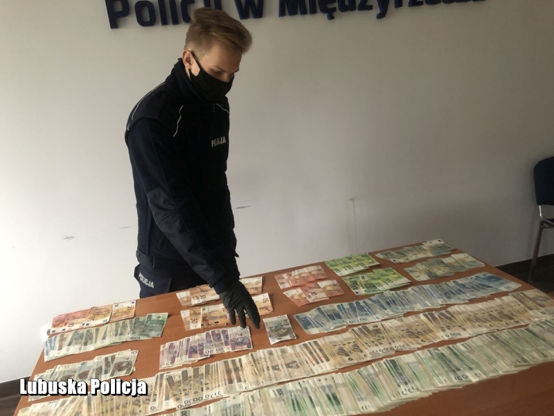 4/4 Policjanci rozbili grupę przestępczą handlującą narkotykami
