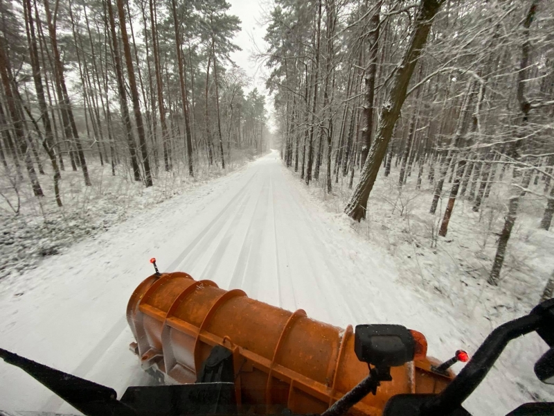 2/4 Strażacy z OSP Radomicko odśnieżają drogi