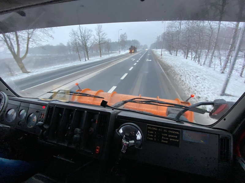 4/4 Strażacy z OSP Radomicko odśnieżają drogi