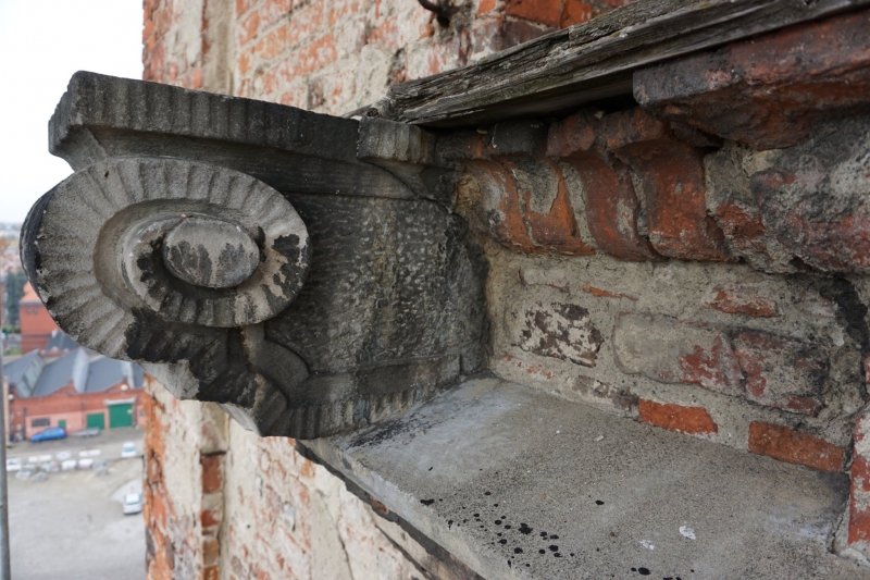 14/14 Prace przy odbudowie hełmu wieży w Żarach