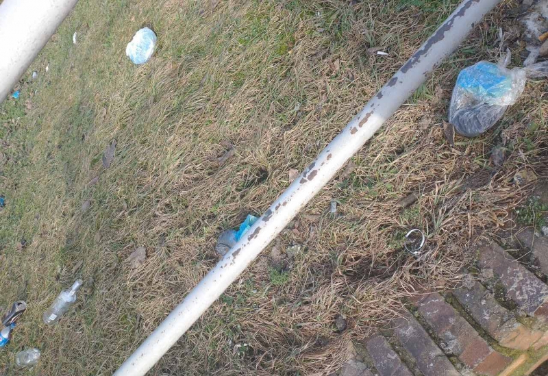 3/6 Ktoś wyrzuca nieczystości z okna wieżowca w Gorzowie