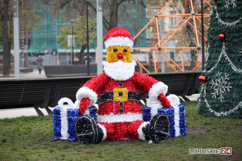 4/10 Montaż świątecznych ozdób w Gorzowie