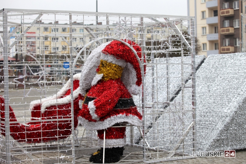 6/10 Montaż świątecznych ozdób w Gorzowie