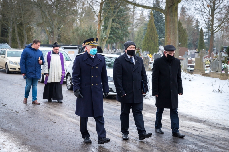 4/6 Pogrzeb babci Nońci na cmentarzu w Gorzowie