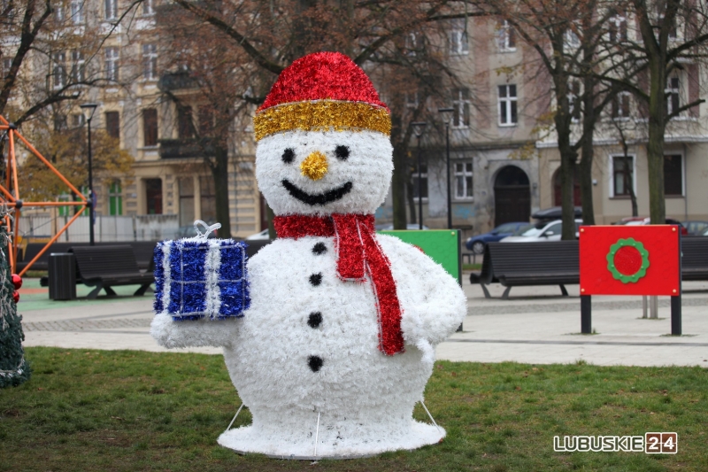 9/10 Montaż świątecznych ozdób w Gorzowie