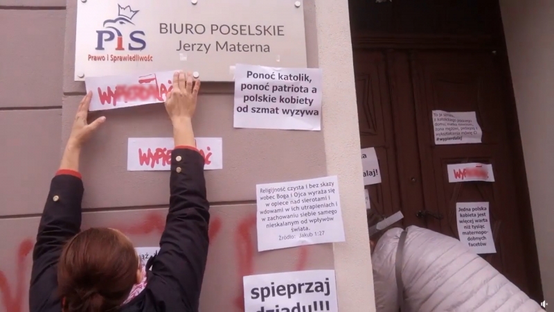 5/5 Oklejanie biura posła PiS wulgarnymi hasłami w Zielonej Górze