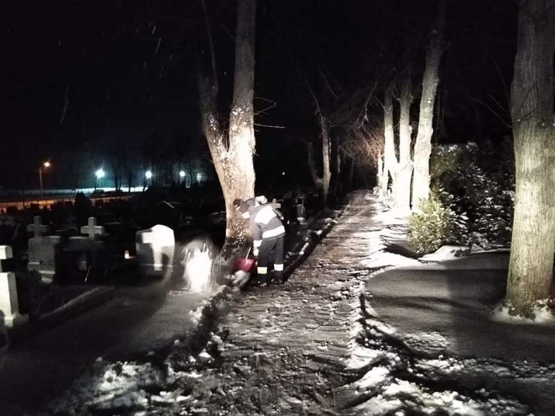 4/6 Strażacy z OSP Lipki Wielkie odśnieżyli chodniki