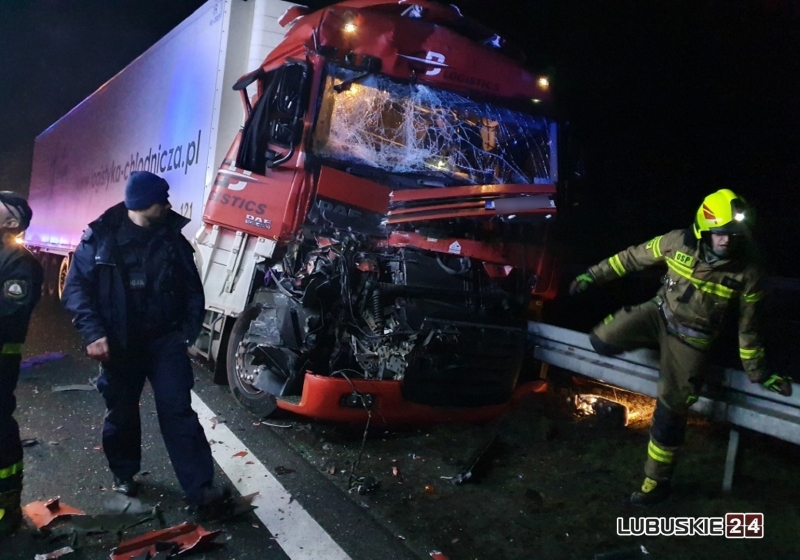 3/4 Pożar i wypadek dwóch ciężarówek na S3