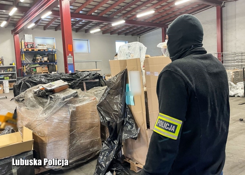 4/14 Okradał własne ciężarówki