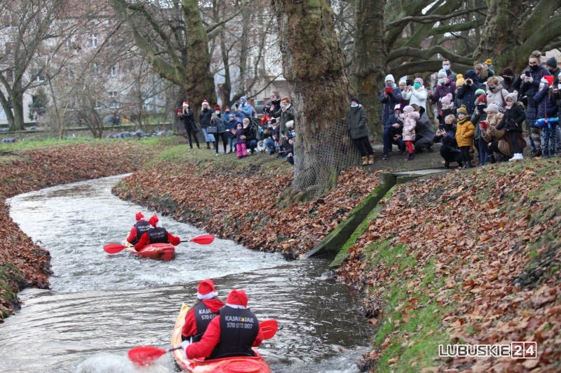16/21 Gorzów: Mikołaje w kajakach