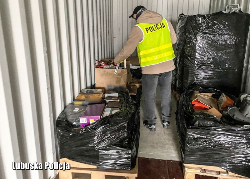 10/14 Okradał własne ciężarówki