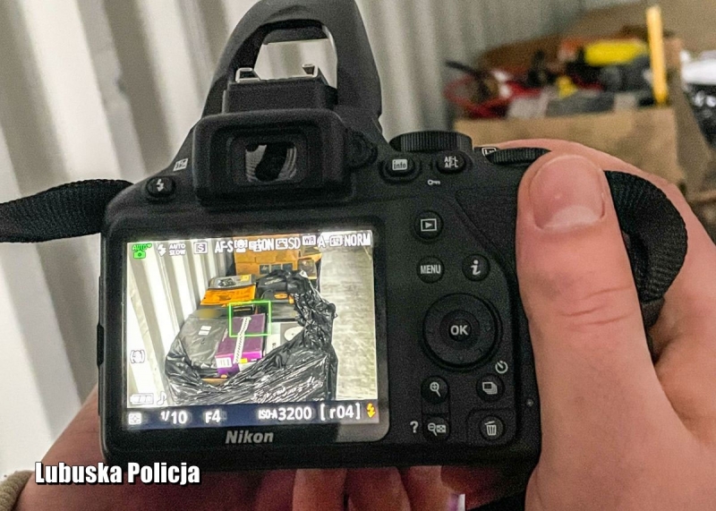 11/14 Okradał własne ciężarówki